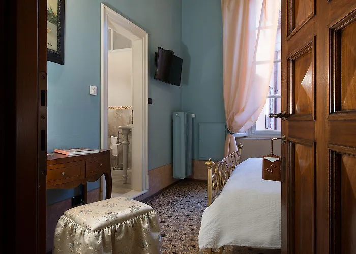 Salotto Delle Arti Pensión 4*